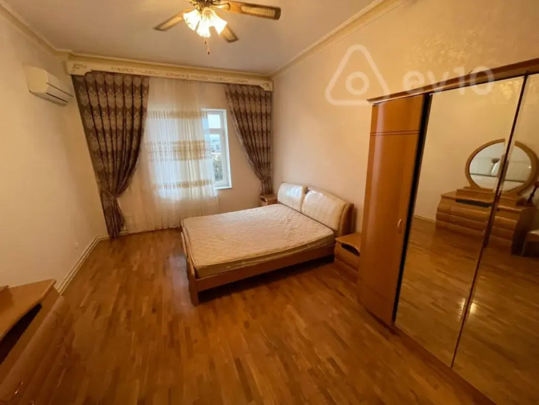 Kirayə verilir 4 otaqlı yeni tikili 160 m²