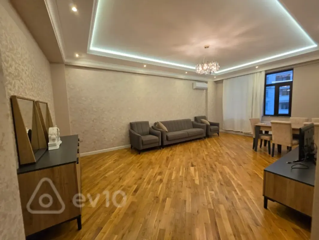 Kirayə verilir 3 otaqlı yeni tikili 130 m²