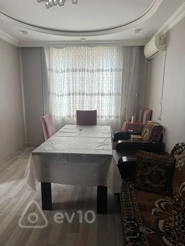 Kirayə verilir 2 otaqlı köhnə tikili 65 m²