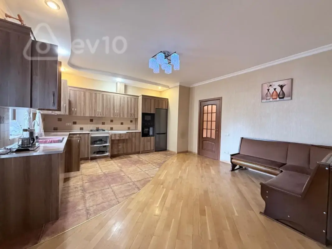 Kirayə verilir 4 otaqlı yeni tikili 200 m²