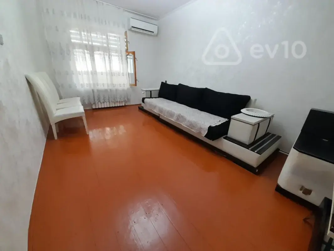 Kirayə verilir 2 otaqlı köhnə tikili 66 m²