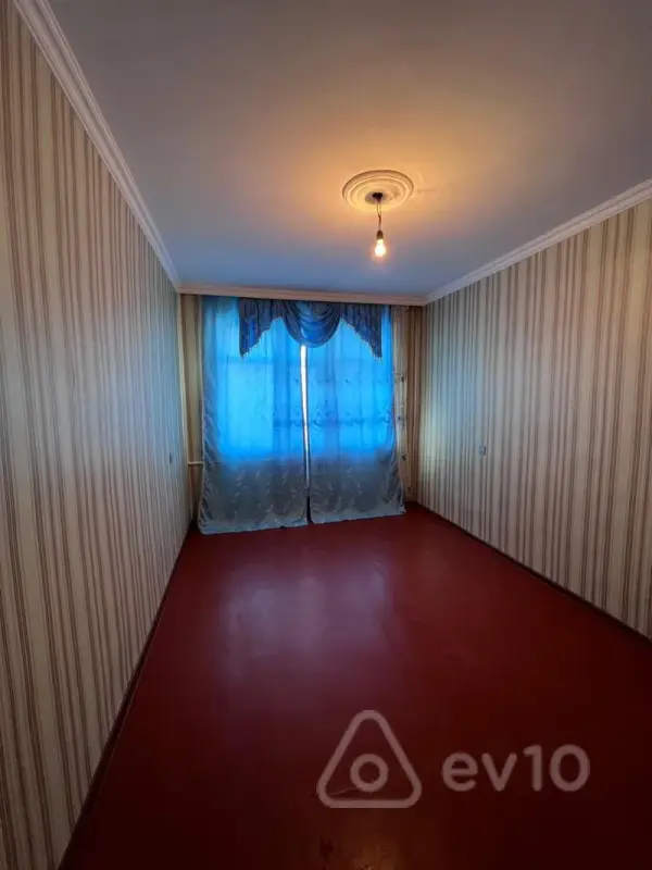 Satılır 1 otaqlı köhnə tikili 18 m²