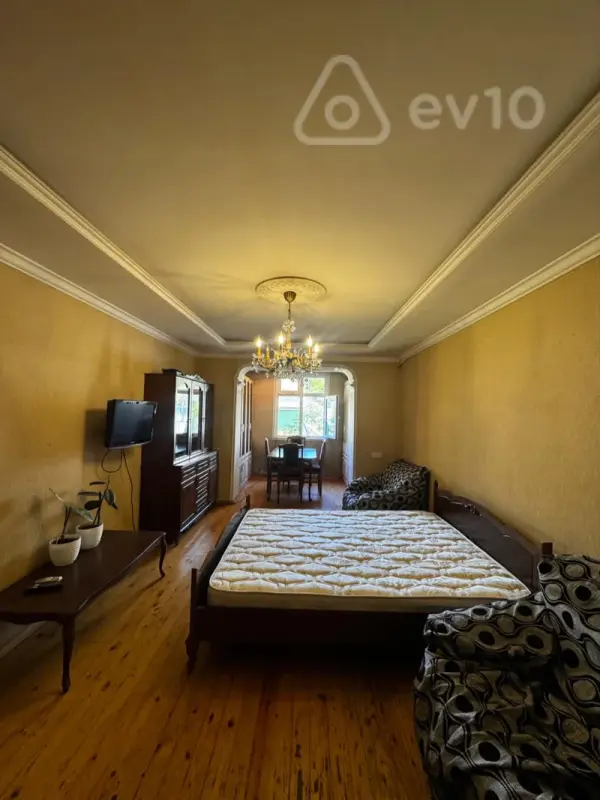 Kirayə verilir 3 otaqlı köhnə tikili 120 m²