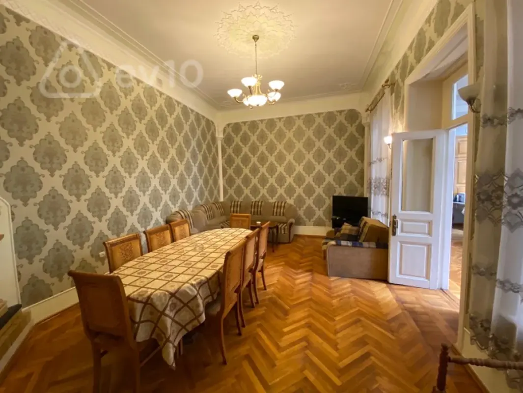 Kirayə verilir 4 otaqlı köhnə tikili 165 m²