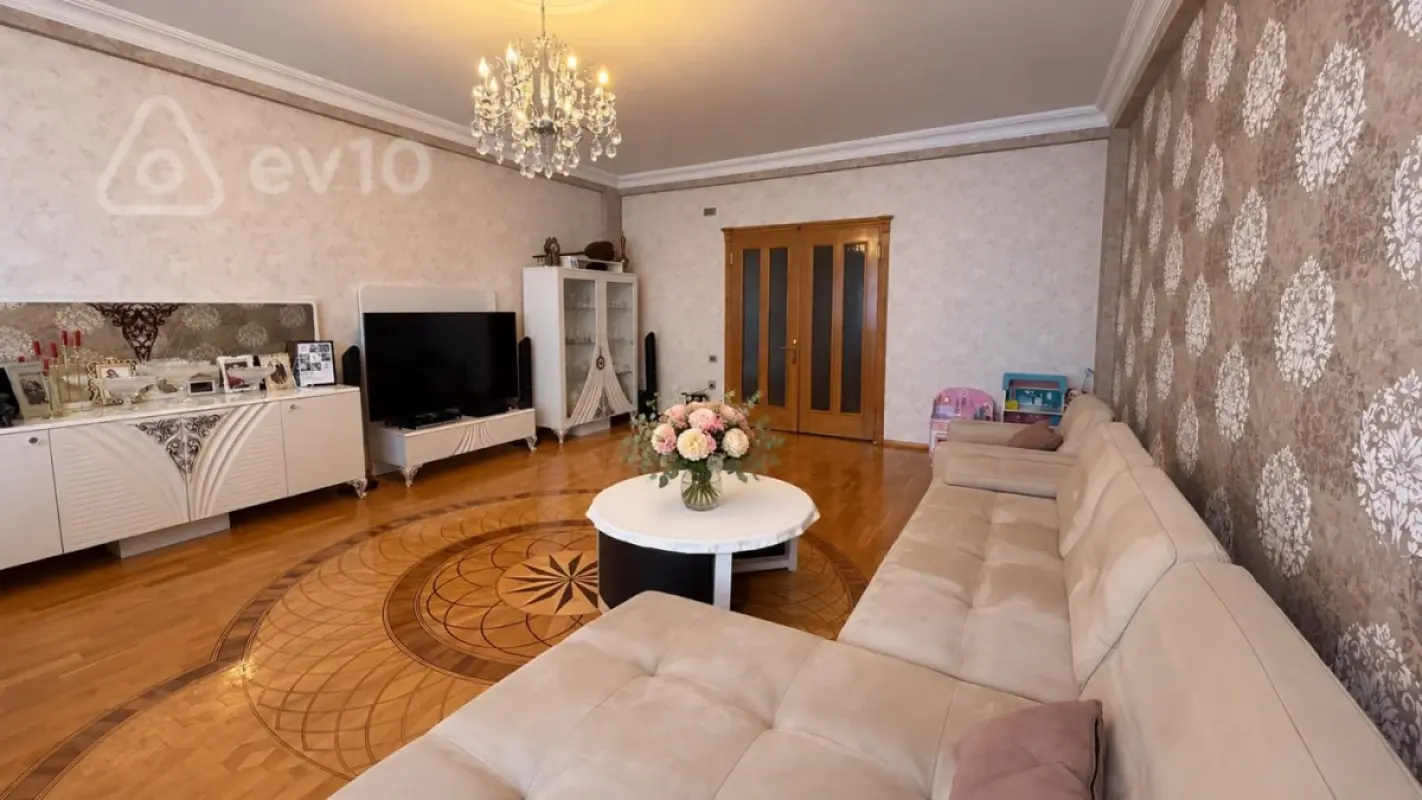 Satılır 3 otaqlı yeni tikili 139 m²