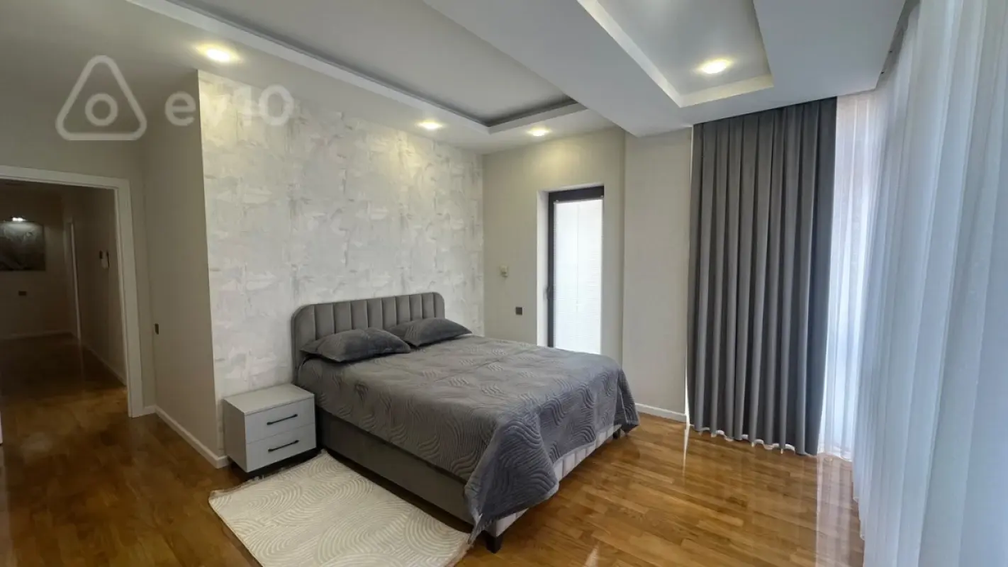 Kirayə verilir 5 otaqlı yeni tikili 280 m²