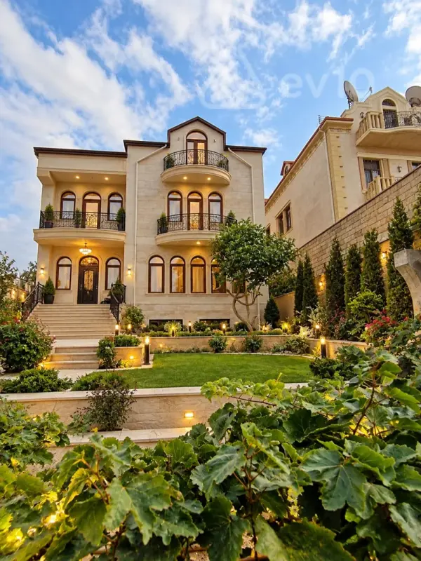 Satılır 7 otaqlı həyət evi 5 m²