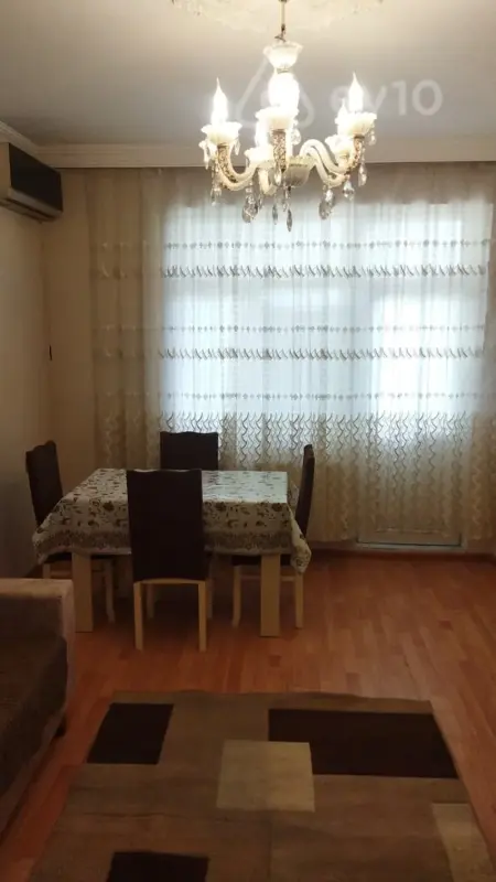 Kirayə verilir 2 otaqlı köhnə tikili 40 m²