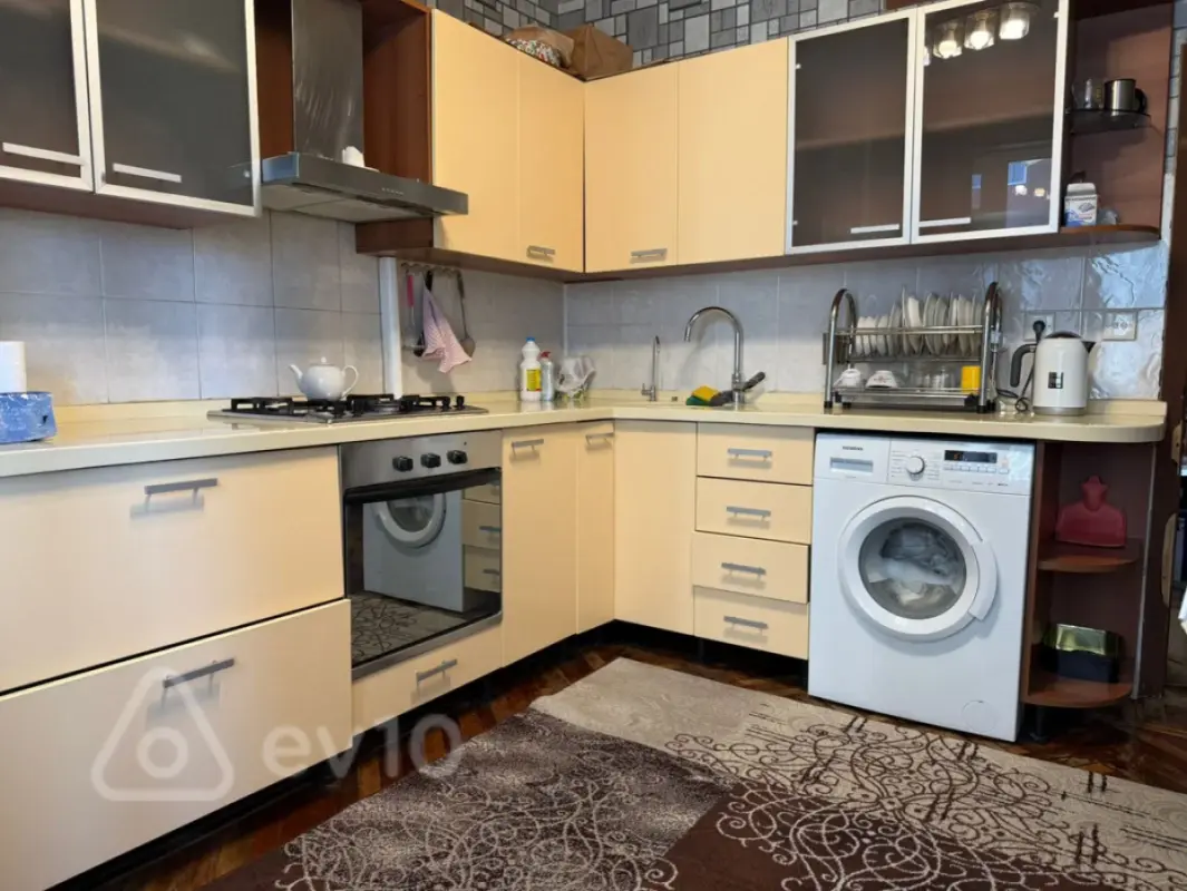 Kirayə verilir 3 otaqlı köhnə tikili 80 m²