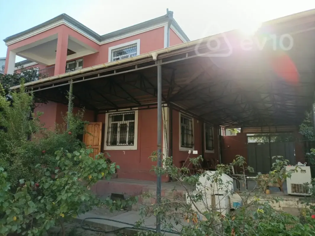 Satılır 5 otaqlı həyət evi 200 m²