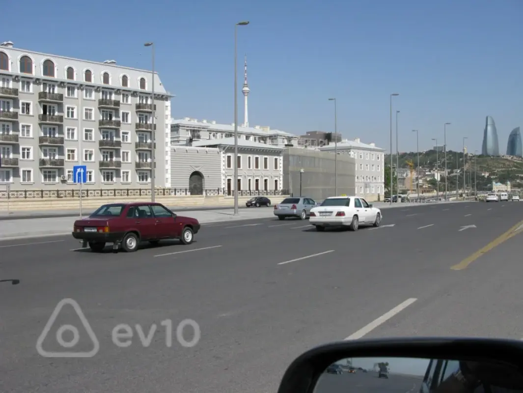 Kirayə verilir 2 otaqlı köhnə tikili 65 m²