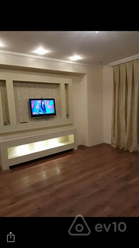 Kirayə verilir 2 otaqlı köhnə tikili 60 m²