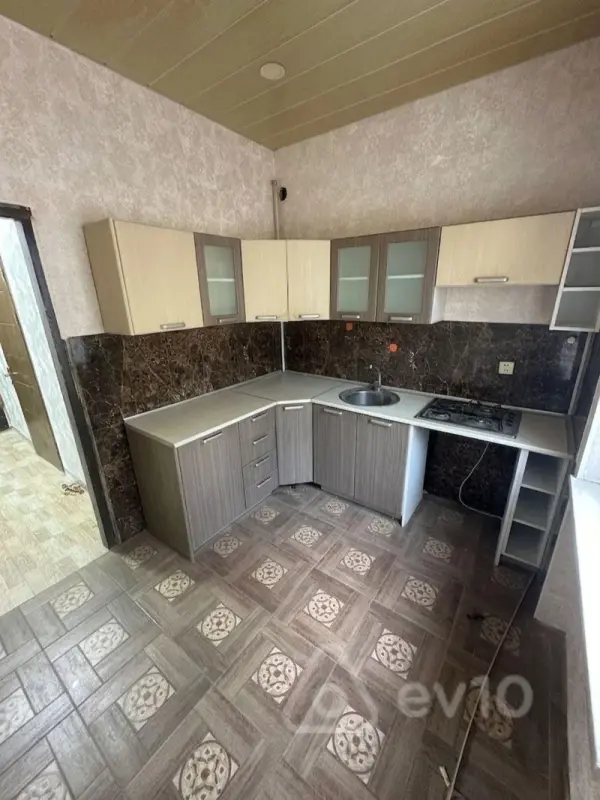 Kirayə verilir 2 otaqlı köhnə tikili 60 m²