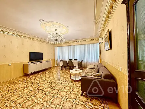 Satılır 4 otaqlı köhnə tikili 120 m² — Bakı, Yasamal 4 otaq 120.00 m²