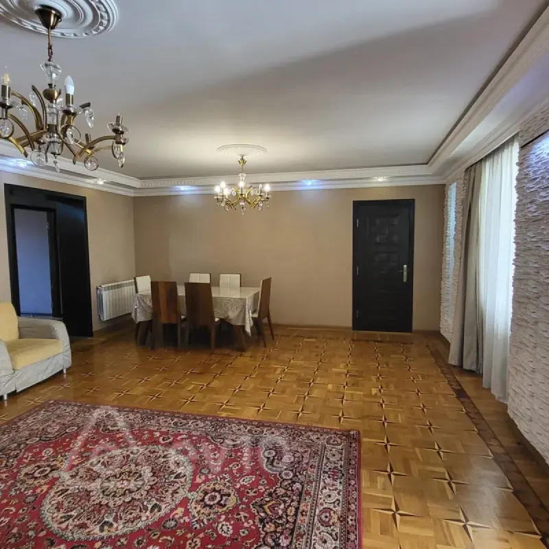 Satılır 4 otaqlı köhnə tikili 110 m²