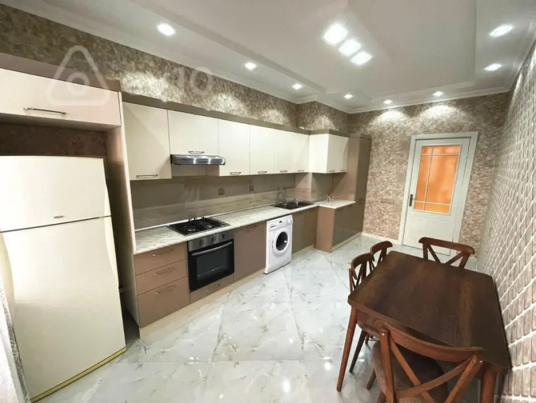 Kirayə verilir 2 otaqlı yeni tikili 120 m²