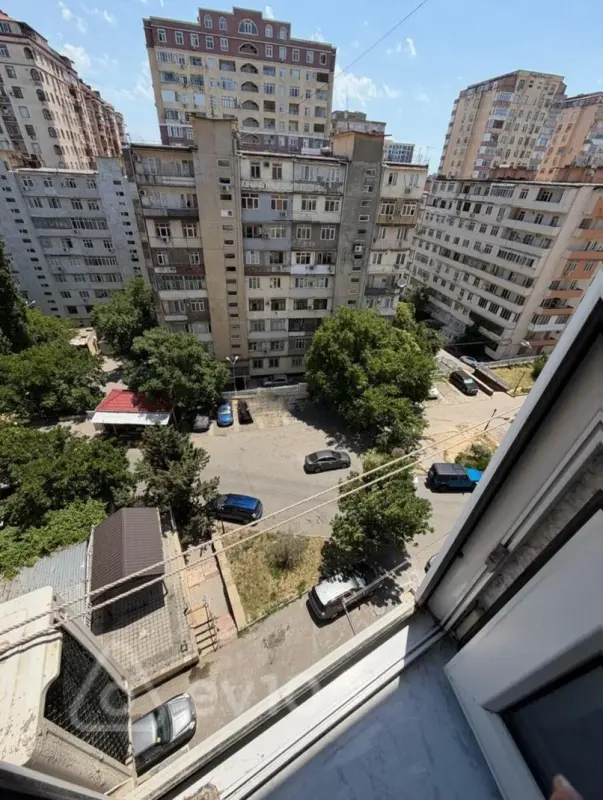 Satılır 3 otaqlı köhnə tikili 100 m²