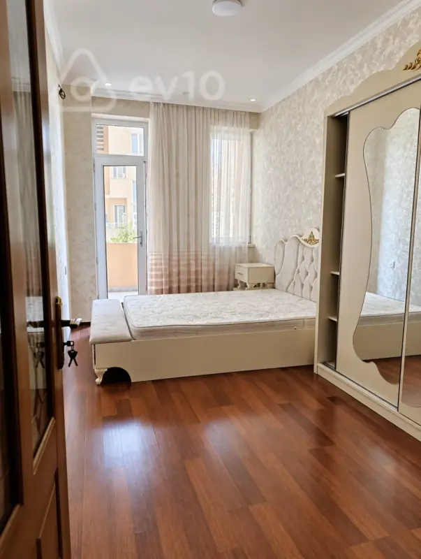 Kirayə verilir 2 otaqlı yeni tikili 70 m²