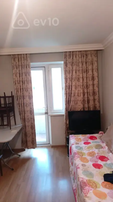 Kirayə verilir 1 otaqlı köhnə tikili 62 m²