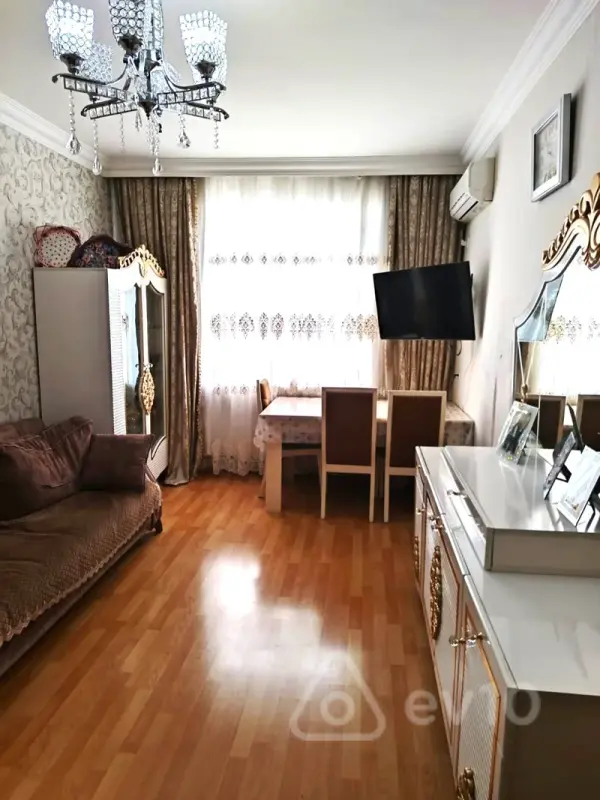 Satılır 4 otaqlı köhnə tikili 100 m²