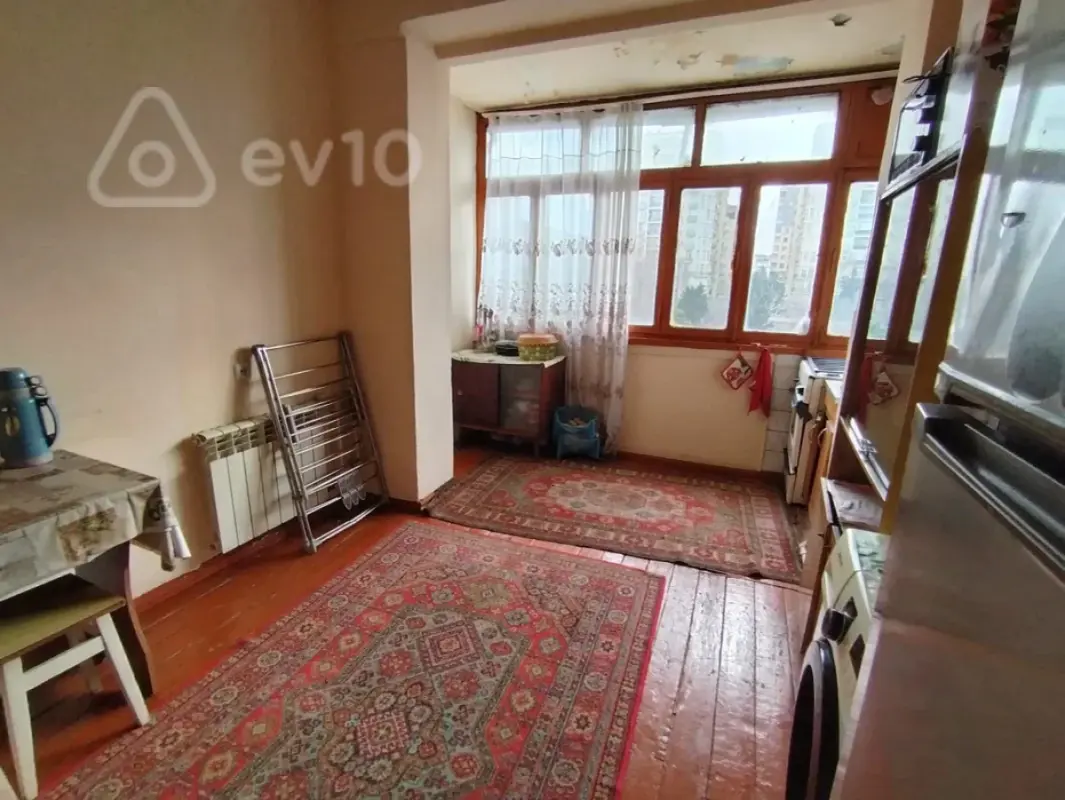 Satılır 2 otaqlı köhnə tikili 65 m²