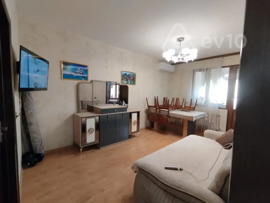 Kirayə verilir 3 otaqlı köhnə tikili 90 m²