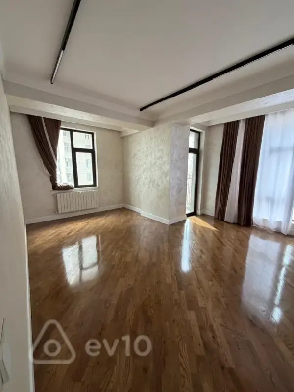 Satılır 3 otaqlı yeni tikili 110 m²
