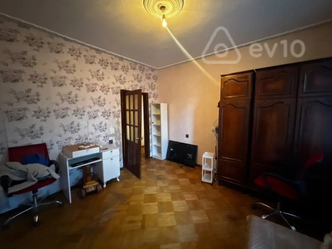 Kirayə verilir 2 otaqlı köhnə tikili 110 m²
