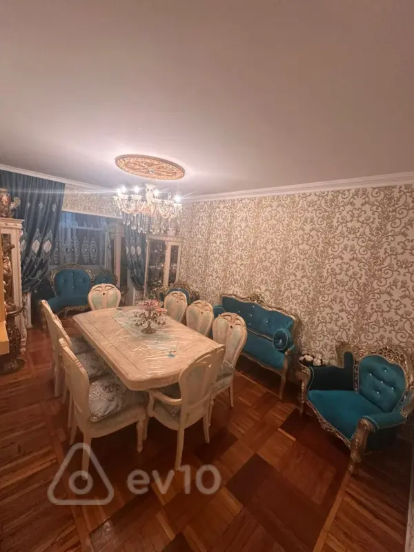 Satılır 4 otaqlı köhnə tikili 110 m²