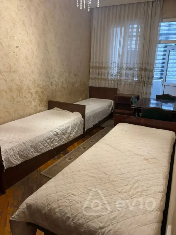 Kirayə verilir 2 otaqlı köhnə tikili 60 m²