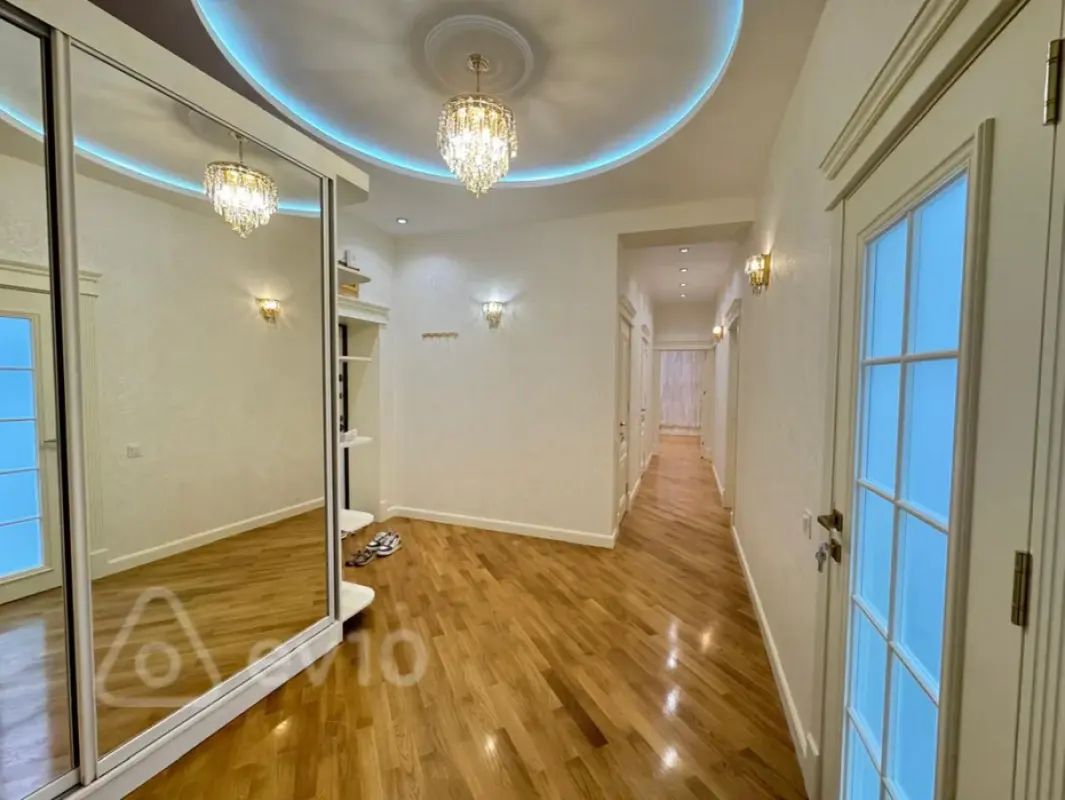 Kirayə verilir 3 otaqlı yeni tikili 156 m²