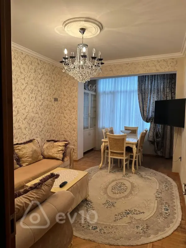 Kirayə verilir 2 otaqlı köhnə tikili 57 m²