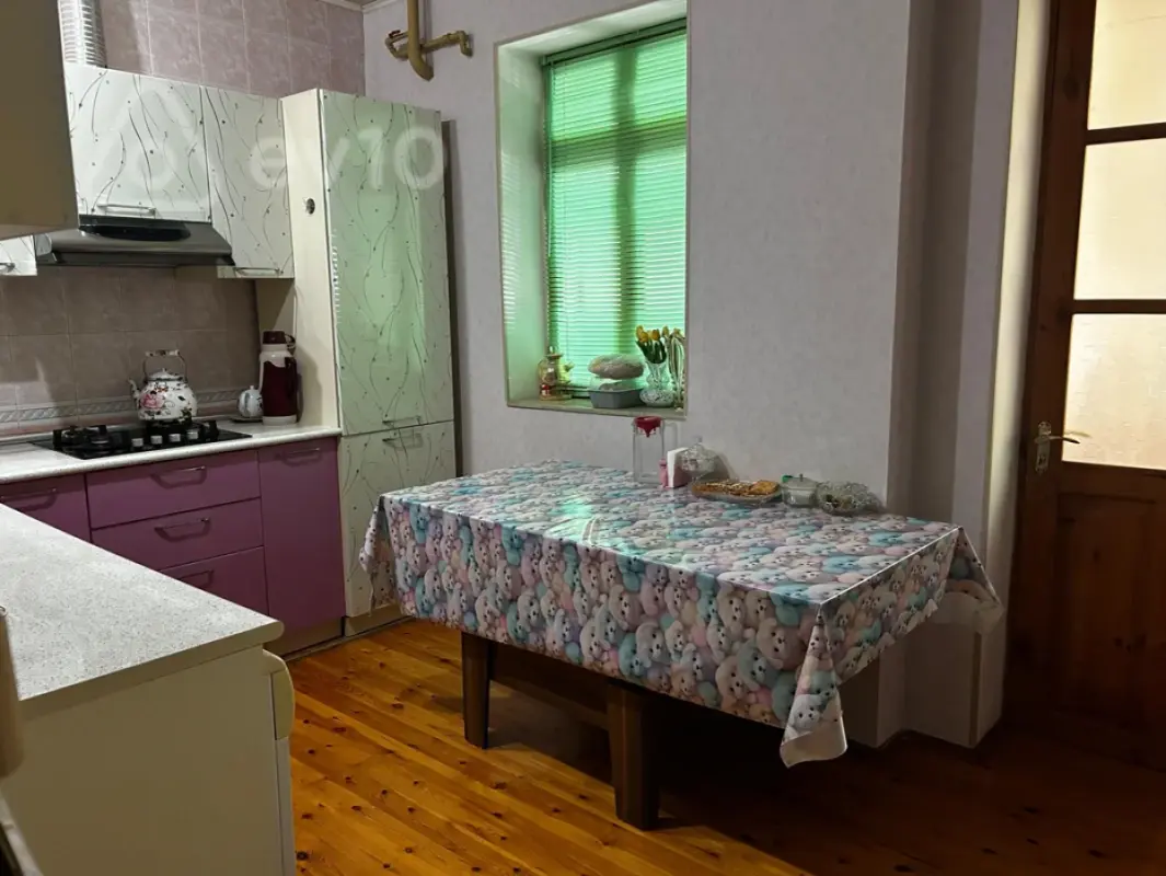 Kirayə verilir 3 otaqlı köhnə tikili 100 m²