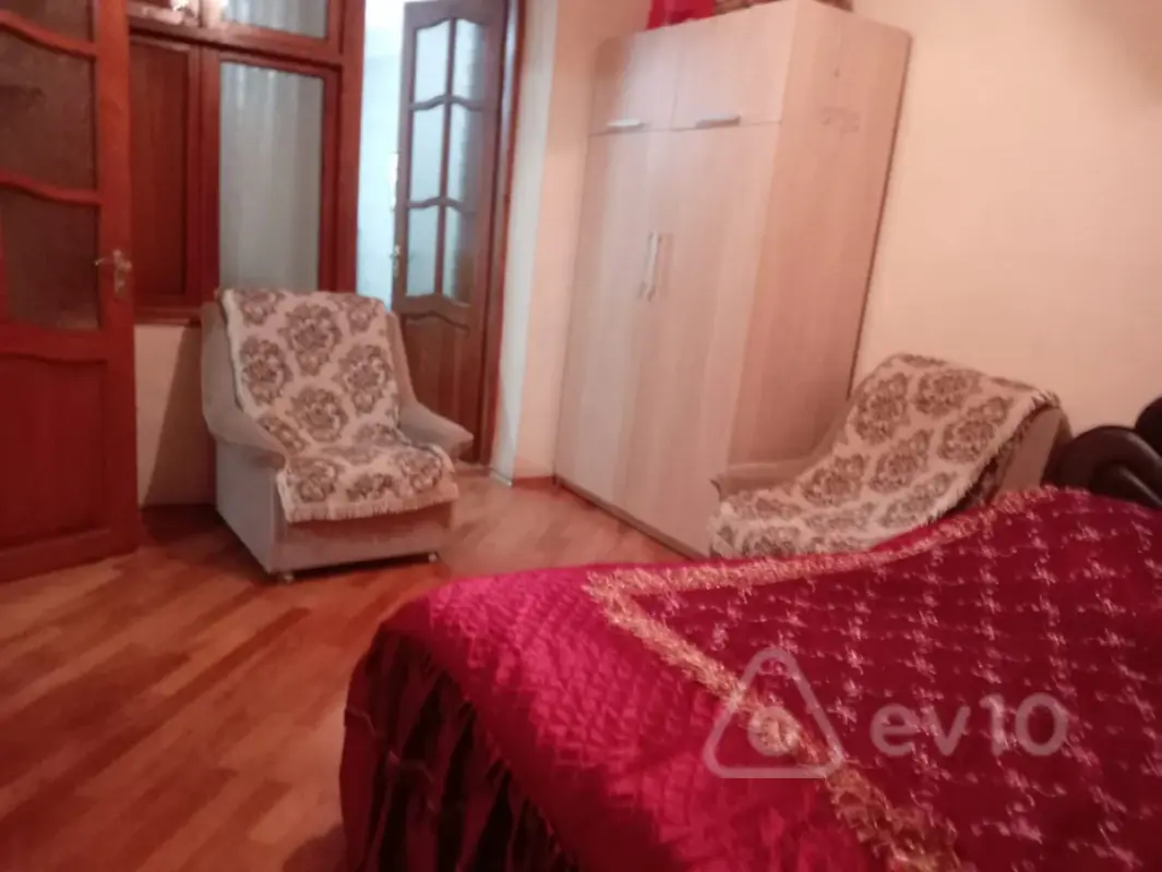 Kirayə verilir 3 otaqlı köhnə tikili 70 m²