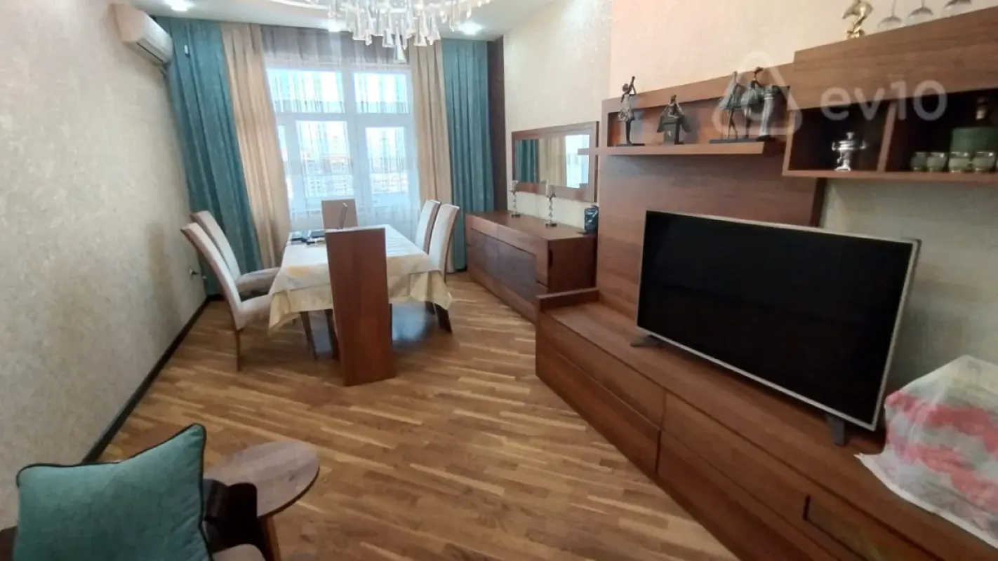 Kirayə verilir 2 otaqlı yeni tikili 90 m²