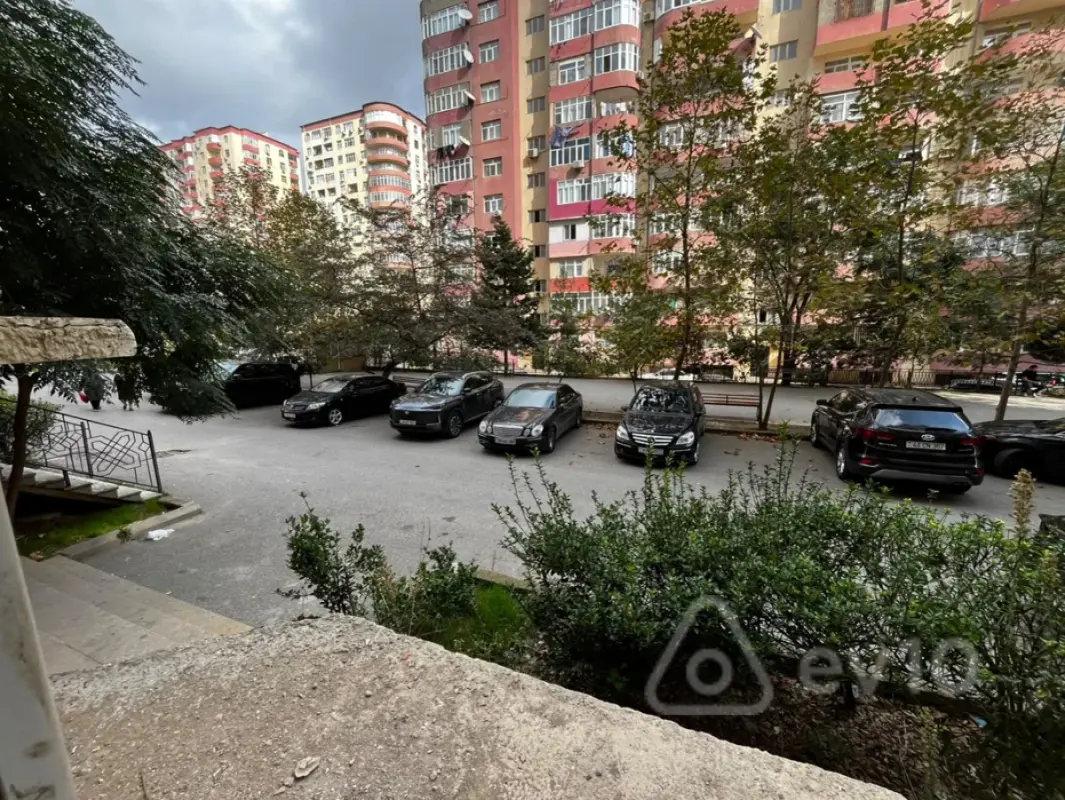 Satılır 3 otaqlı köhnə tikili 100 m²