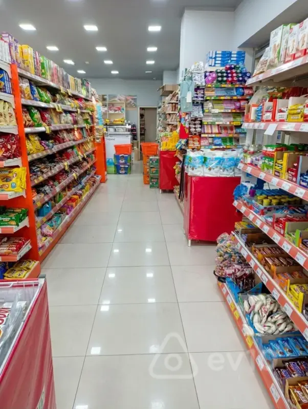 Satılır mənzil 180 m²
