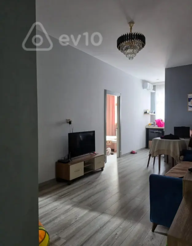 Satılır 2 otaqlı köhnə tikili 50 m²
