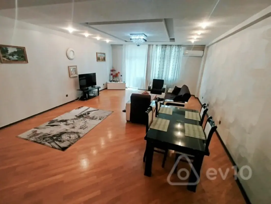 Kirayə verilir 3 otaqlı yeni tikili 132 m²