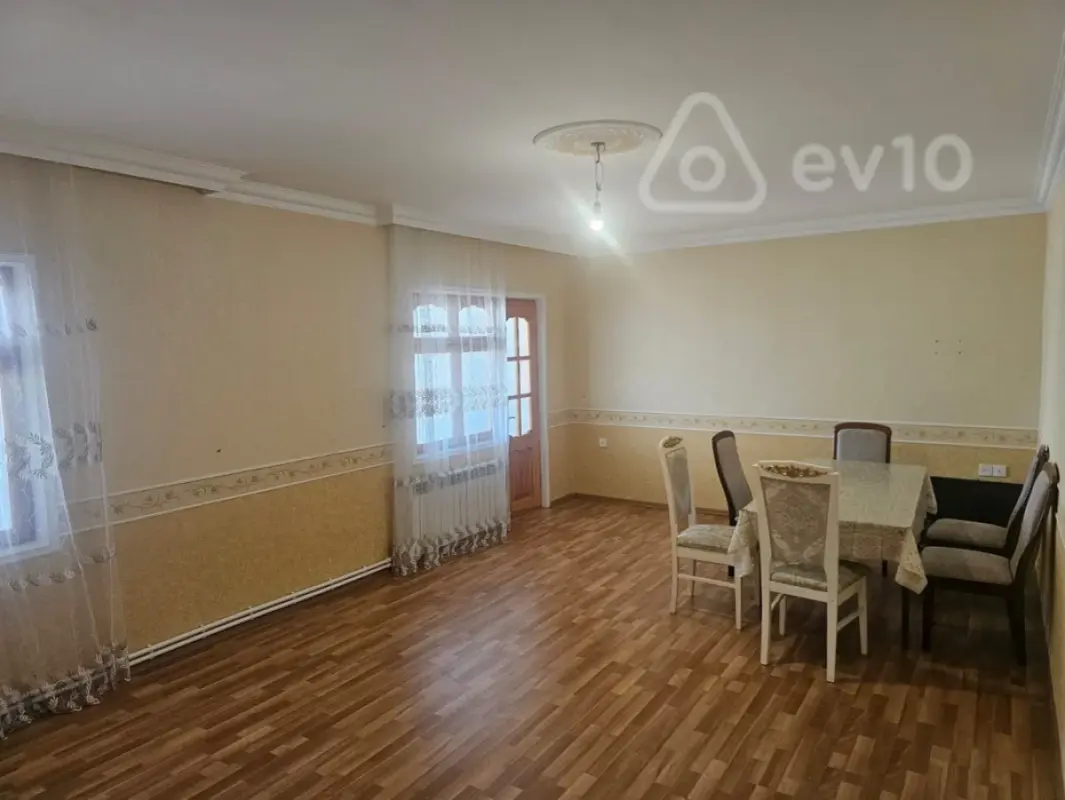 Kirayə verilir 4 otaqlı köhnə tikili 110 m²