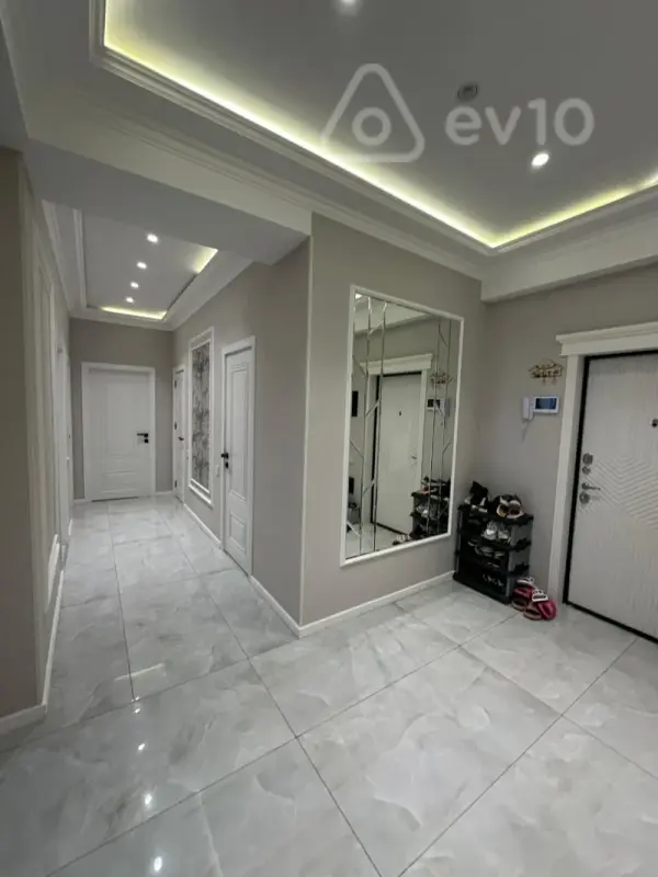 Satılır 3 otaqlı yeni tikili 115 m²