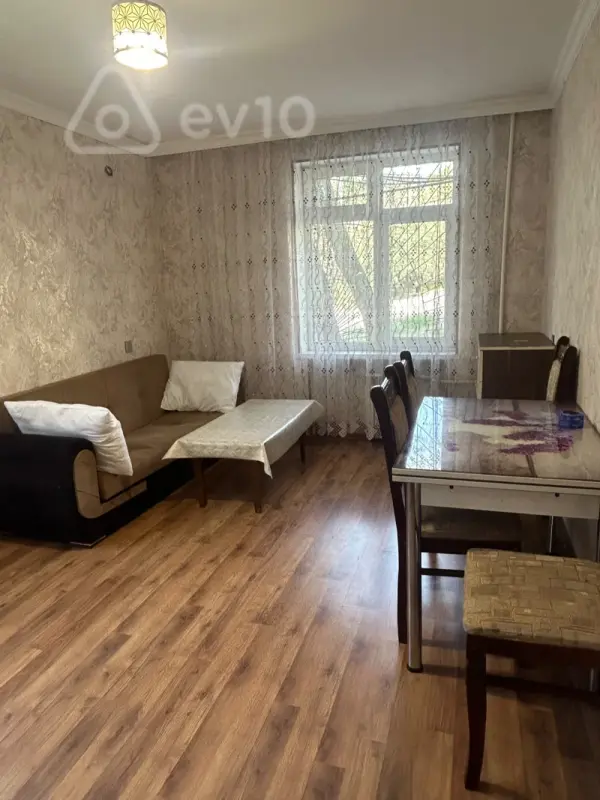 Kirayə verilir 1 otaqlı köhnə tikili 43 m²