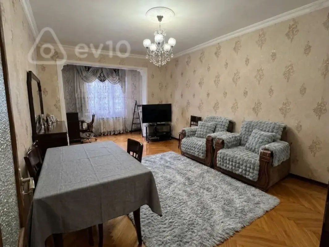 Satılır 2 otaqlı köhnə tikili 65 m²