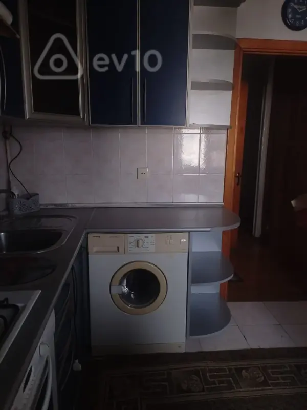 Kirayə verilir 3 otaqlı köhnə tikili 80 m²