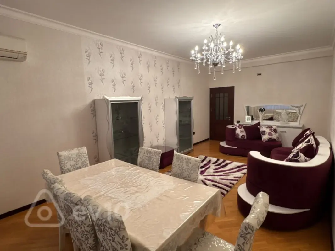 Kirayə verilir 3 otaqlı yeni tikili 137 m²