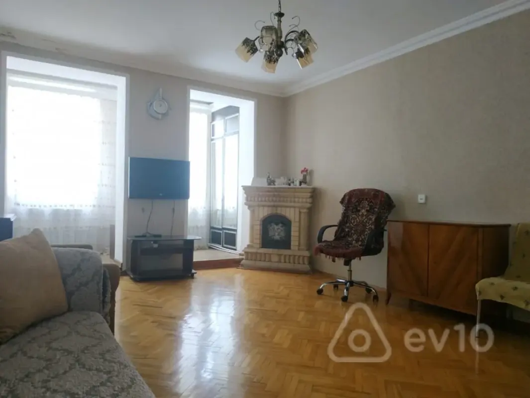 Kirayə verilir 2 otaqlı köhnə tikili 55 m²