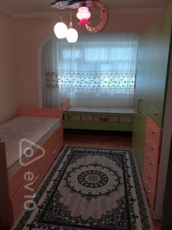 Kirayə verilir 4 otaqlı köhnə tikili 85 m²