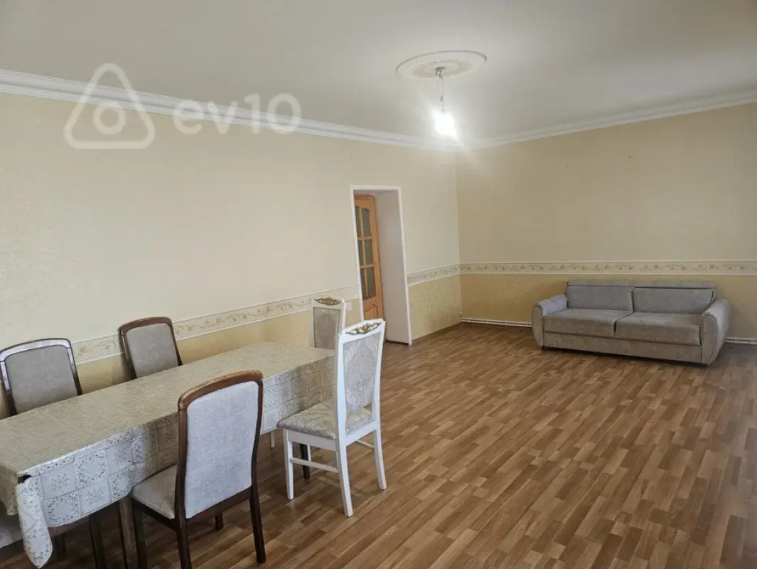 Kirayə verilir 4 otaqlı köhnə tikili 110 m²