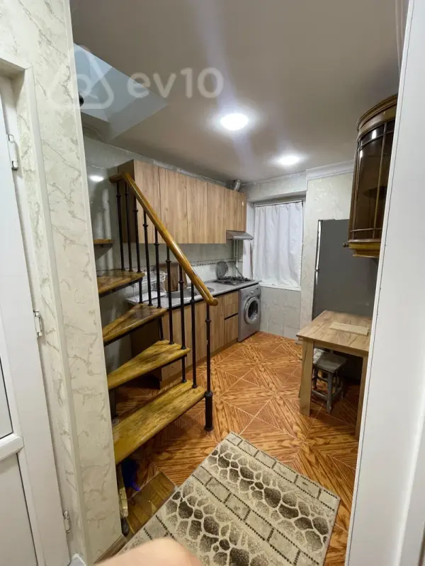 Kirayə verilir 2 otaqlı köhnə tikili 80 m²