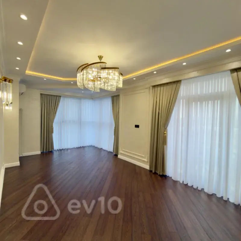Satılır 3 otaqlı yeni tikili 130 m²